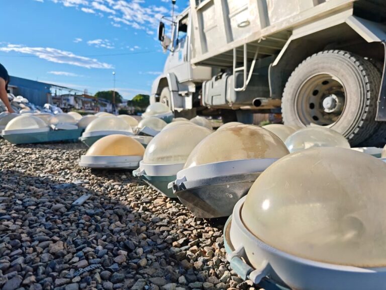 Más luz y seguridad para la región: la CEEZ entregó luminarias a Bajada del Agrio